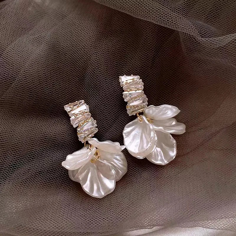 ZAKOL Korean Fashion Imitation Shell Dangle Earrings White Crystal Zirconia Flower Bridal Earring Party Accessories for Women