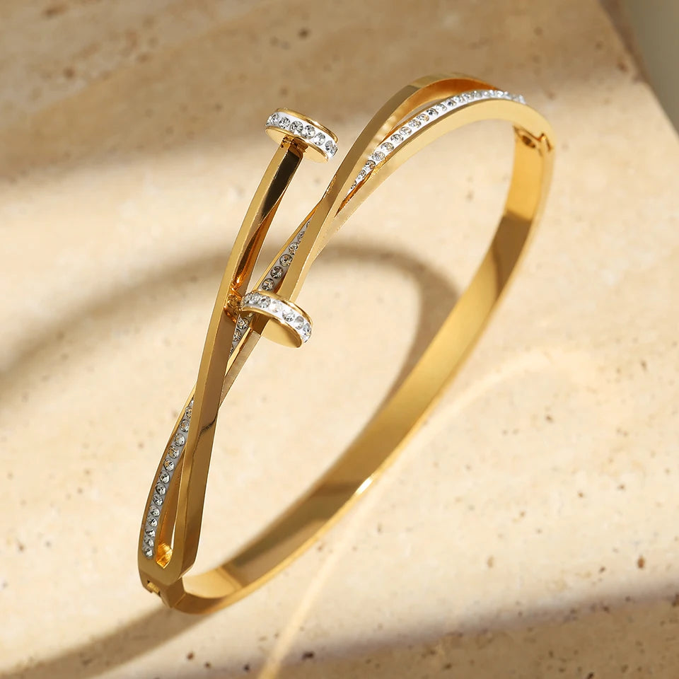 Europe And The United States Hot Stainless Steel Four-leaf Clover Lucky Bracelet Fashion Women's Nail Bracelet Gold Bangles