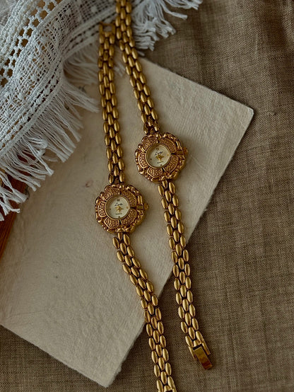 1 Piece of French Golden Retro Camellia Women's Watch, Exquisite, Elegant, Personalized, Fashionable, Classy Waterproof Women's Quartz Watch, Suitable for Daily Wear, Party Vacation Decorative Wrist