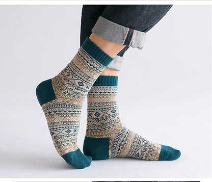 HSS Brand 5 Pairs Winter Men's Socks Thicken Sheep's Wool Socks Warm Men Retro Style Colorful Fashion Man Socks For Snow boots