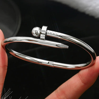 Europe And The United States Hot Stainless Steel Four-leaf Clover Lucky Bracelet Fashion Women's Nail Bracelet Gold Bangles