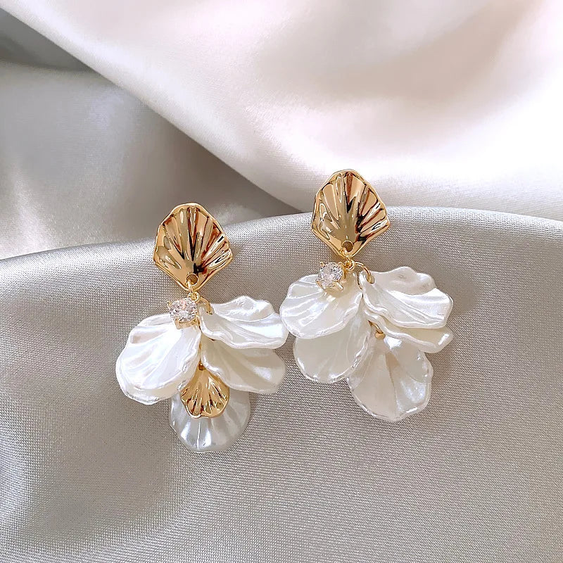 ZAKOL Korean Fashion Imitation Shell Dangle Earrings White Crystal Zirconia Flower Bridal Earring Party Accessories for Women