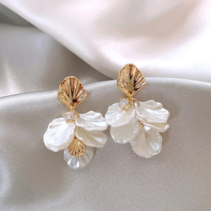 ZAKOL Korean Fashion Imitation Shell Dangle Earrings White Crystal Zirconia Flower Bridal Earring Party Accessories for Women