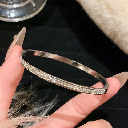 Europe And The United States Hot Stainless Steel Four-leaf Clover Lucky Bracelet Fashion Women's Nail Bracelet Gold Bangles