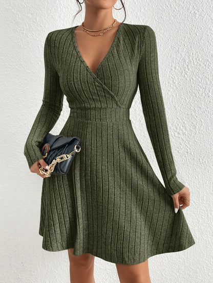 Autumn and Winter New V-neck Sexy Waistline A-line Umbrella Skirt Big Swing Long-sleeved Knit Dress