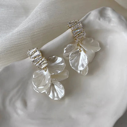 ZAKOL Korean Fashion Imitation Shell Dangle Earrings White Crystal Zirconia Flower Bridal Earring Party Accessories for Women