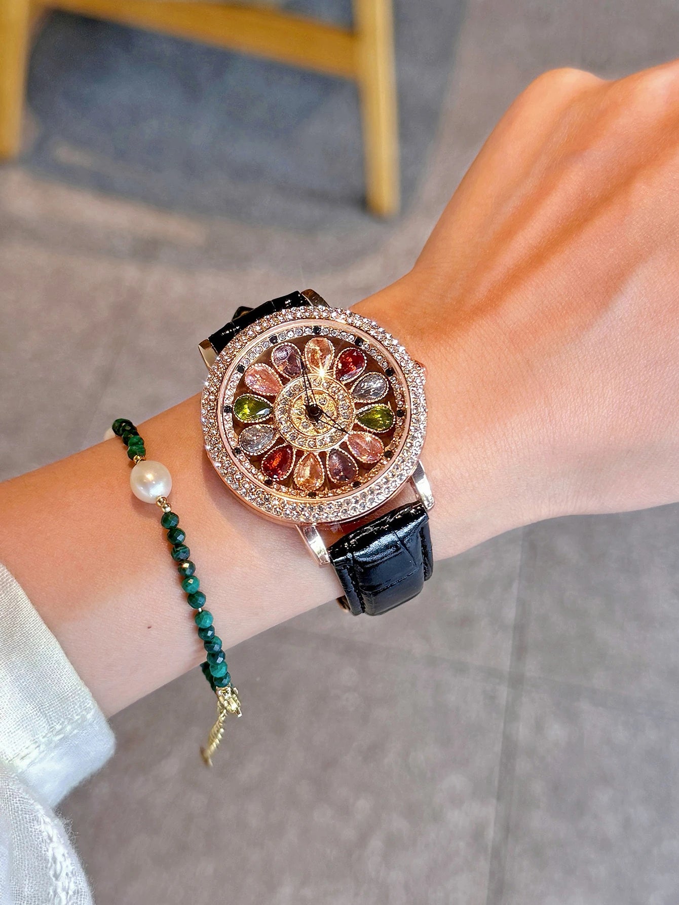 1pc Dazzling And Fashionable Women's Quartz Watch With Colorful Rhinestone Inlay, Featuring An Alluring Rotatable Dial, Durable