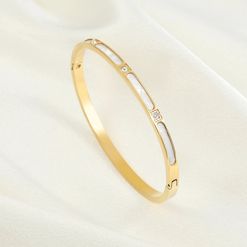 Europe And The United States Hot Stainless Steel Four-leaf Clover Lucky Bracelet Fashion Women's Nail Bracelet Gold Bangles